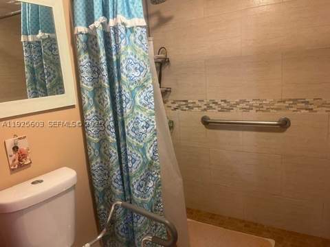 661 NE 195th St 309, Miami FL - photo 18 of 27