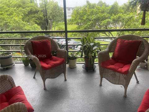 661 NE 195th St 309, Miami FL - photo 22 of 27