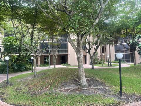 661 NE 195th St 309, Miami FL - photo 23 of 27