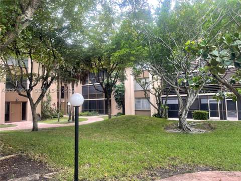 661 NE 195th St 309, Miami FL - photo 24 of 27