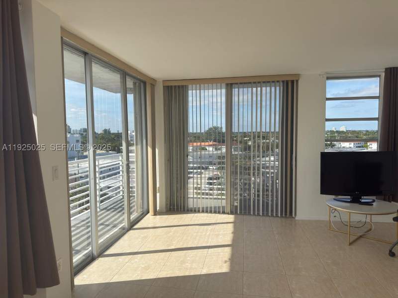 1 bedroom Condominium at 7800 carlyle Ave. 6C, Carlyle Towers Condo, Miami Beach — photo 3