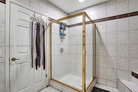 631 E 53rd St, Hialeah FL - photo 10 of 44