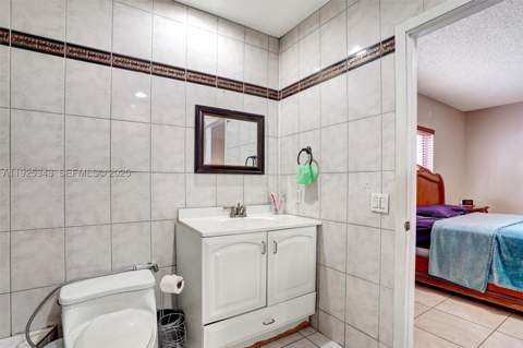 631 E 53rd St, Hialeah FL - photo 11 of 44