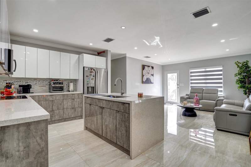 4 bedroom SingleFamilyResidence at 631 E 53rd St, Saratoga Heights Re-Sub, Hialeah — photo 4