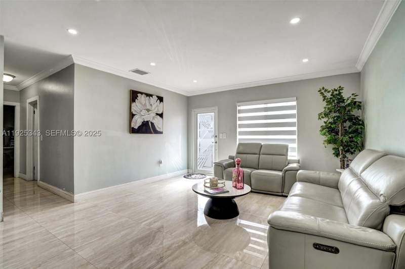 4 bedroom SingleFamilyResidence at 631 E 53rd St, Saratoga Heights Re-Sub, Hialeah — photo 5