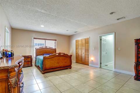 631 E 53rd St, Hialeah FL - photo 7 of 44