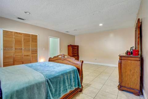 631 E 53rd St, Hialeah FL - photo 8 of 44