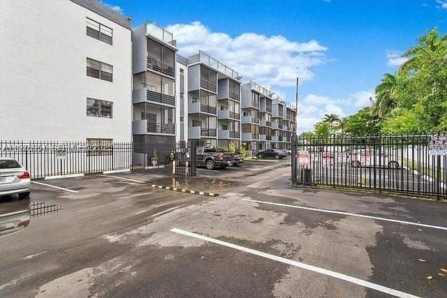 1 bedroom Condominium at 13500 NE 3rd Ct 205, BROOKVIEW CONDO, North Miami — photo 1