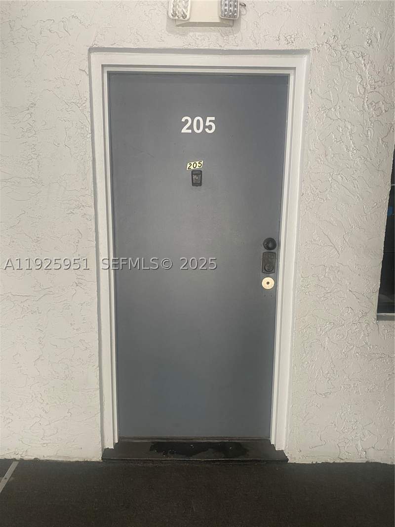1 bedroom Condominium at 13500 NE 3rd Ct 205, BROOKVIEW CONDO, North Miami — photo 2