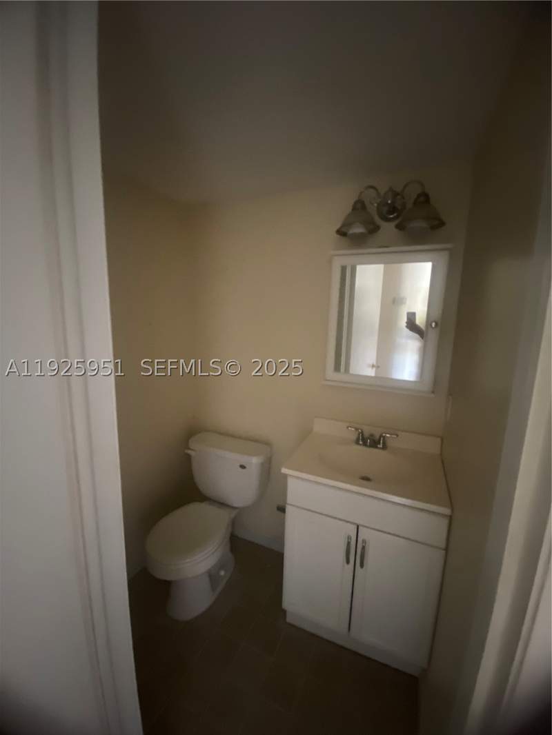 1 bedroom Condominium at 13500 NE 3rd Ct 205, BROOKVIEW CONDO, North Miami — photo 4