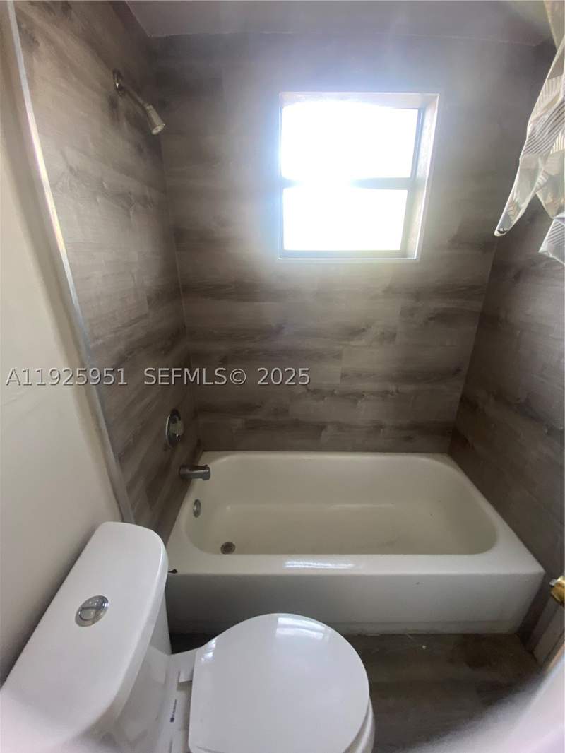 1 bedroom Condominium at 13500 NE 3rd Ct 205, BROOKVIEW CONDO, North Miami — photo 5
