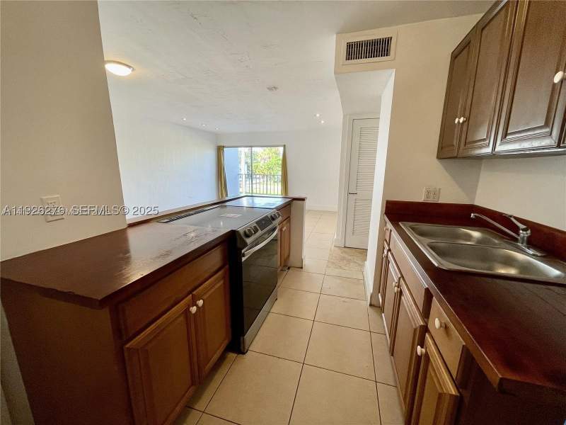 2 bedroom Condominium at 7250 SW 94th Pl B6, Sunset Palms West Condo, Miami — photo 3