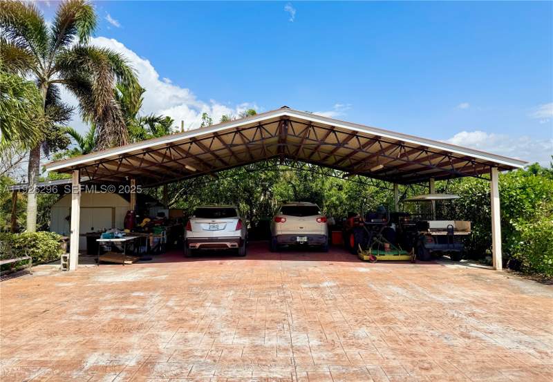 3 bedroom SingleFamilyResidence at 20401 SW 184th St, The Redlands, Miami — photo 3