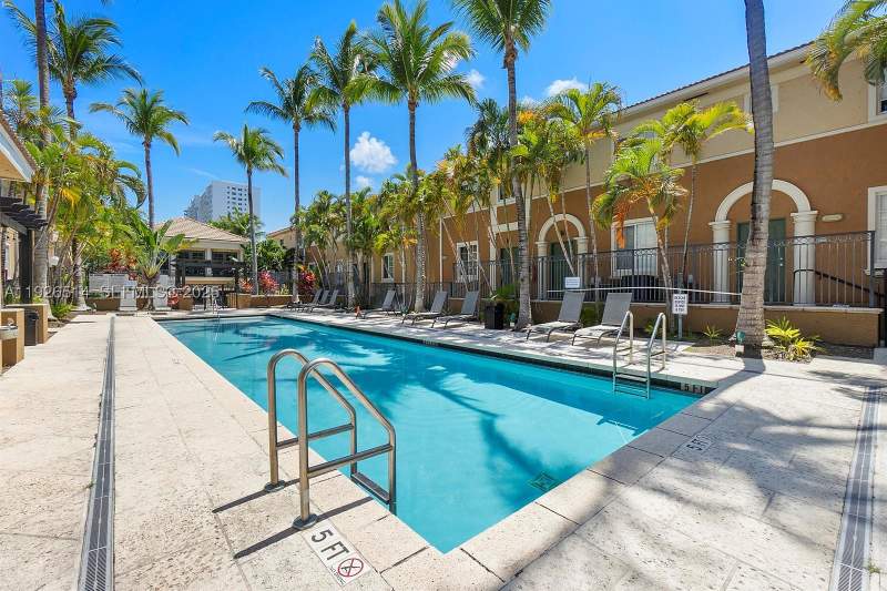 2 bedroom Townhouse at 2871 NE 185th St 205, Aventi At Aventura, Aventura — photo 2
