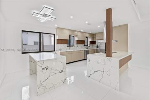 1200 Cleveland Rd, Miami Beach FL - photo 7 of 43
