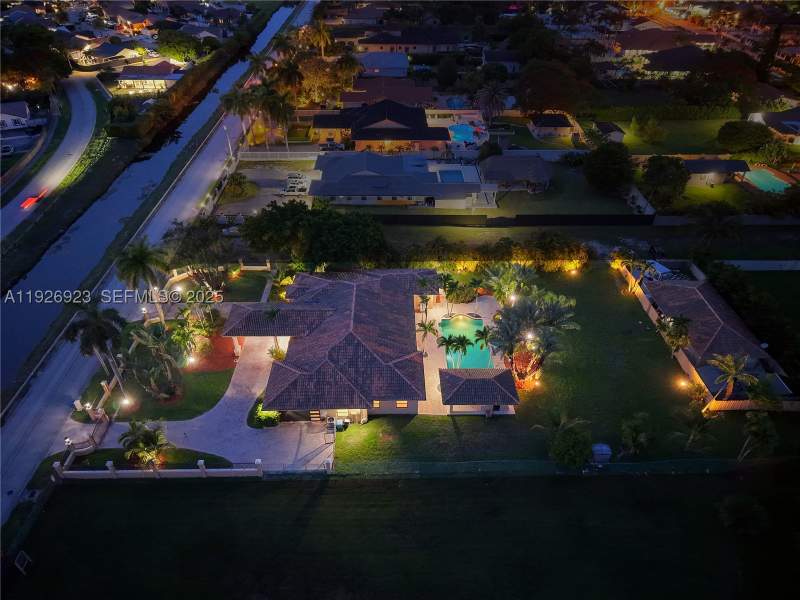 8 bedroom SingleFamilyResidence at 3001 SW 132nd Ave, J G Heads Farms Unit A, Miami — photo 4