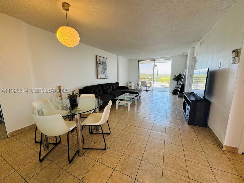 2 bedroom Condominium at 3660 NE 166th St 812, Eastern Shores White Hous, North Miami Beach — photo 3