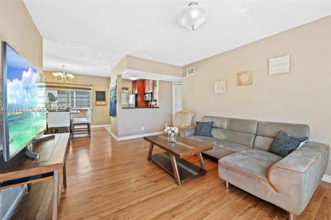 8345 Byron Ave 6, Miami Beach FL - photo 6 of 23
