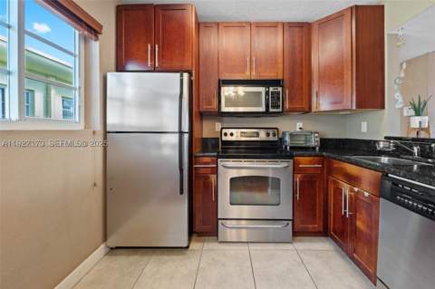 8345 Byron Ave 6, Miami Beach FL - photo 8 of 23