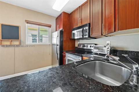 8345 Byron Ave 6, Miami Beach FL - photo 9 of 23