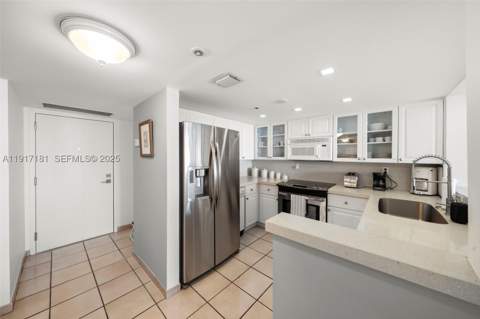 2555 Collins Ave 805, Miami Beach FL - photo 10 of 25