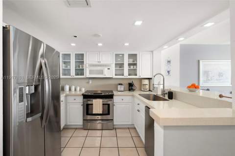 2555 Collins Ave 805, Miami Beach FL - photo 9 of 25