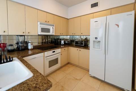 3370 Hidden Bay Dr 511, Aventura FL - photo 9 of 29