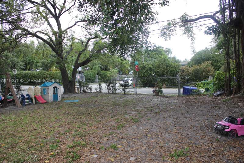 1 bedroom SingleFamilyResidence at 5573 NE 3rd Ave, Dixie Hwy Track, Miami — photo 4