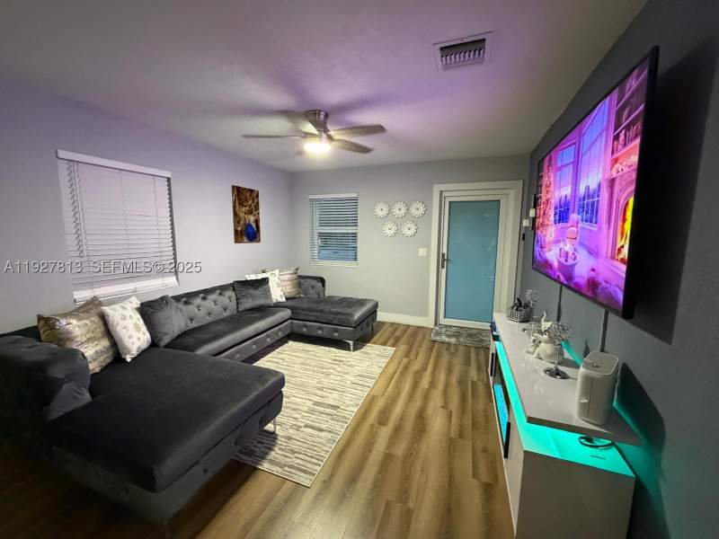 3 bedroom SingleFamilyResidence at 100 NE 171st Ter, No Miami Beach Manor, Miami — photo 2