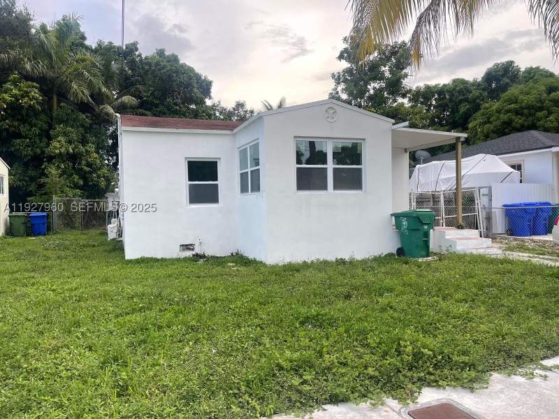 2 bedroom SingleFamilyResidence at 560 NW 53rd St, Railway Shops Addn Amd, Miami — photo 2