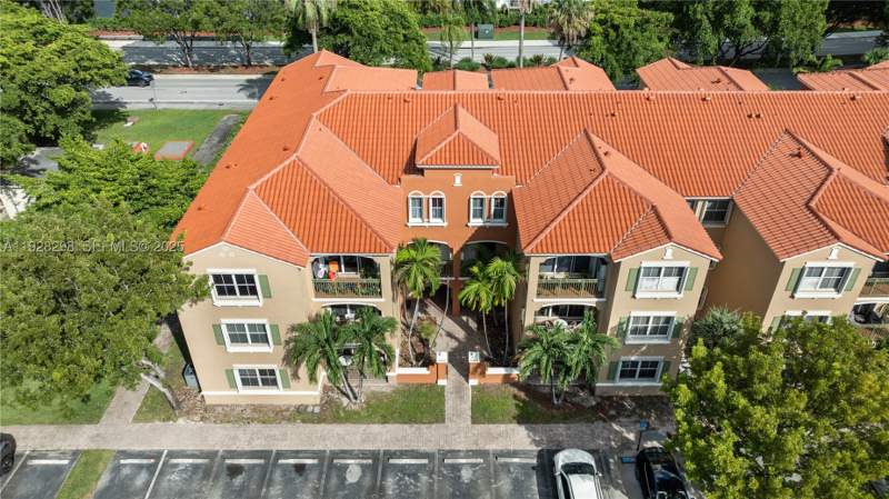 2 bedroom Condominium at 6500 NW 114th Ave 1032, The Courts At Doral Isles, Doral — photo 2