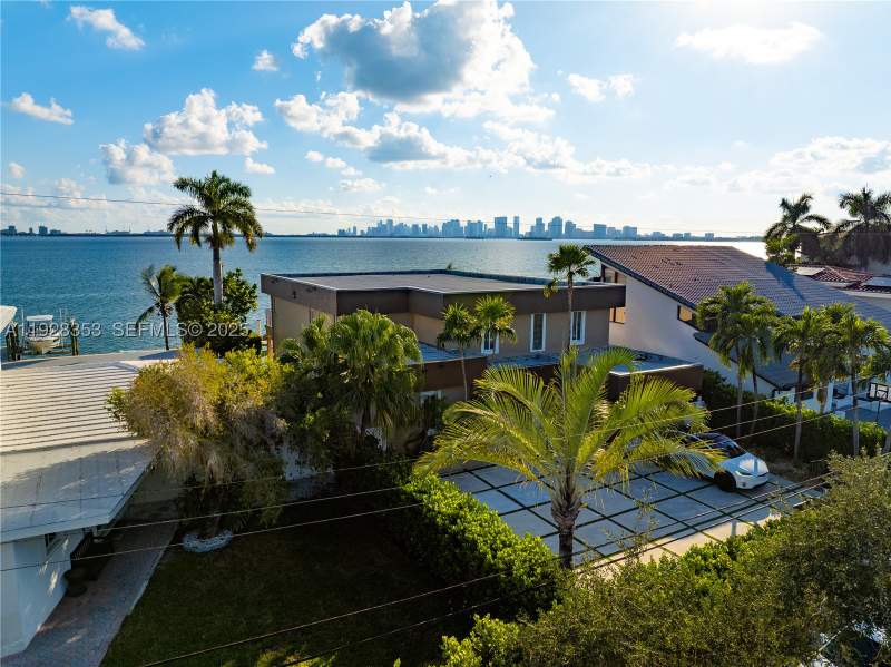 4 bedroom SingleFamilyResidence at 1500 S Treasure Dr, Treasure Island, North Bay Village — photo 5