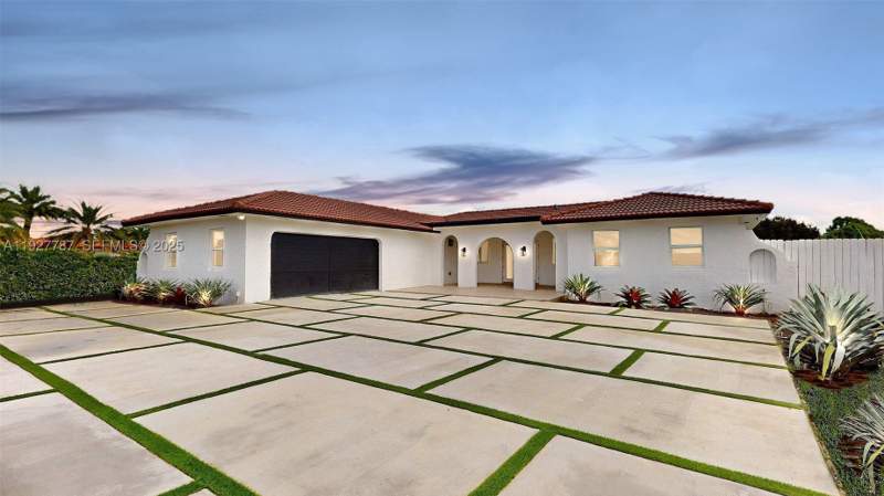 4 bedroom SingleFamilyResidence at 3801 SW 132nd Ave, J G Heads Farms Unit A, Miami — photo 2