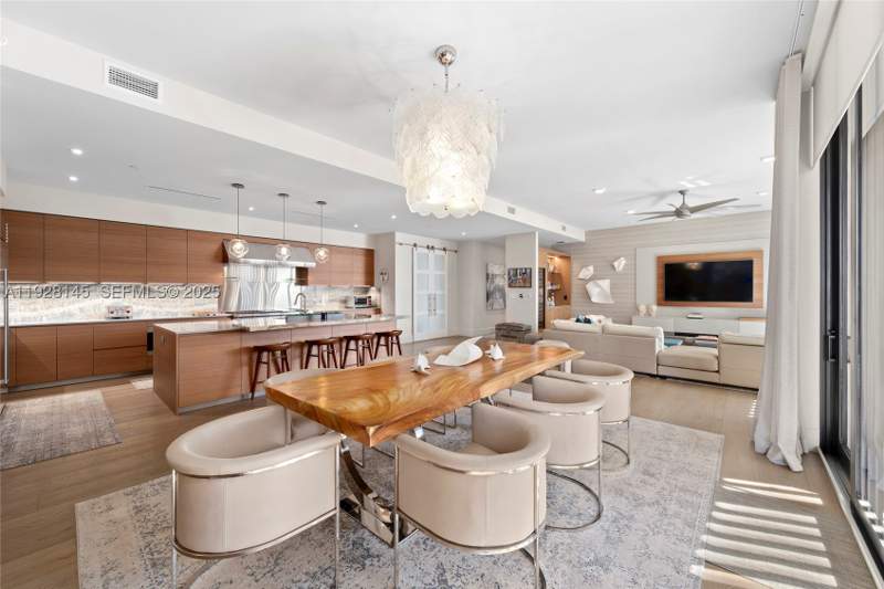 3 bedroom Condominium at 3581 E Glencoe St 403, The Fairchild Coconut Grov, Miami — photo 2