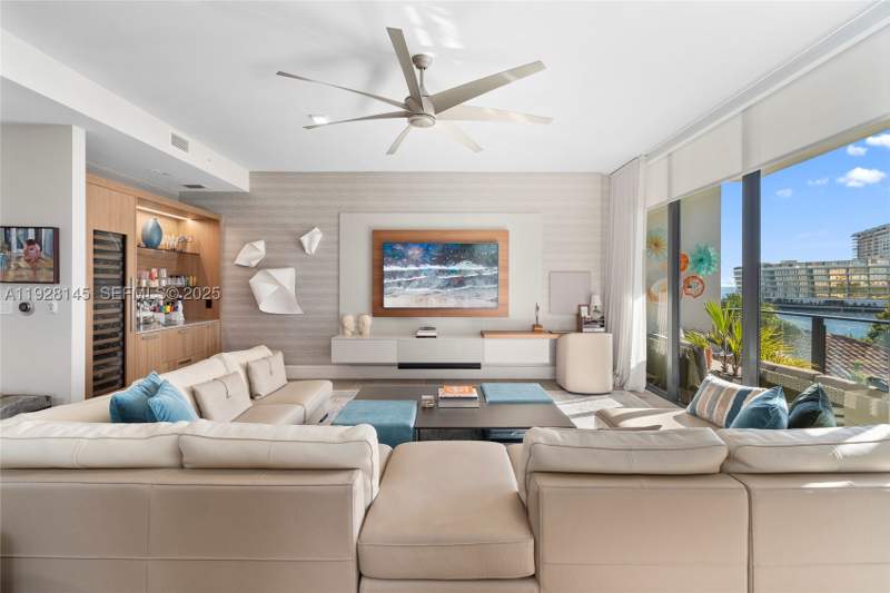 3 bedroom Condominium at 3581 E Glencoe St 403, The Fairchild Coconut Grov, Miami — photo 3