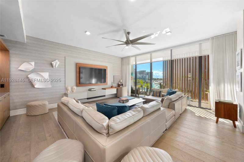 3 bedroom Condominium at 3581 E Glencoe St 403, The Fairchild Coconut Grov, Miami — photo 4