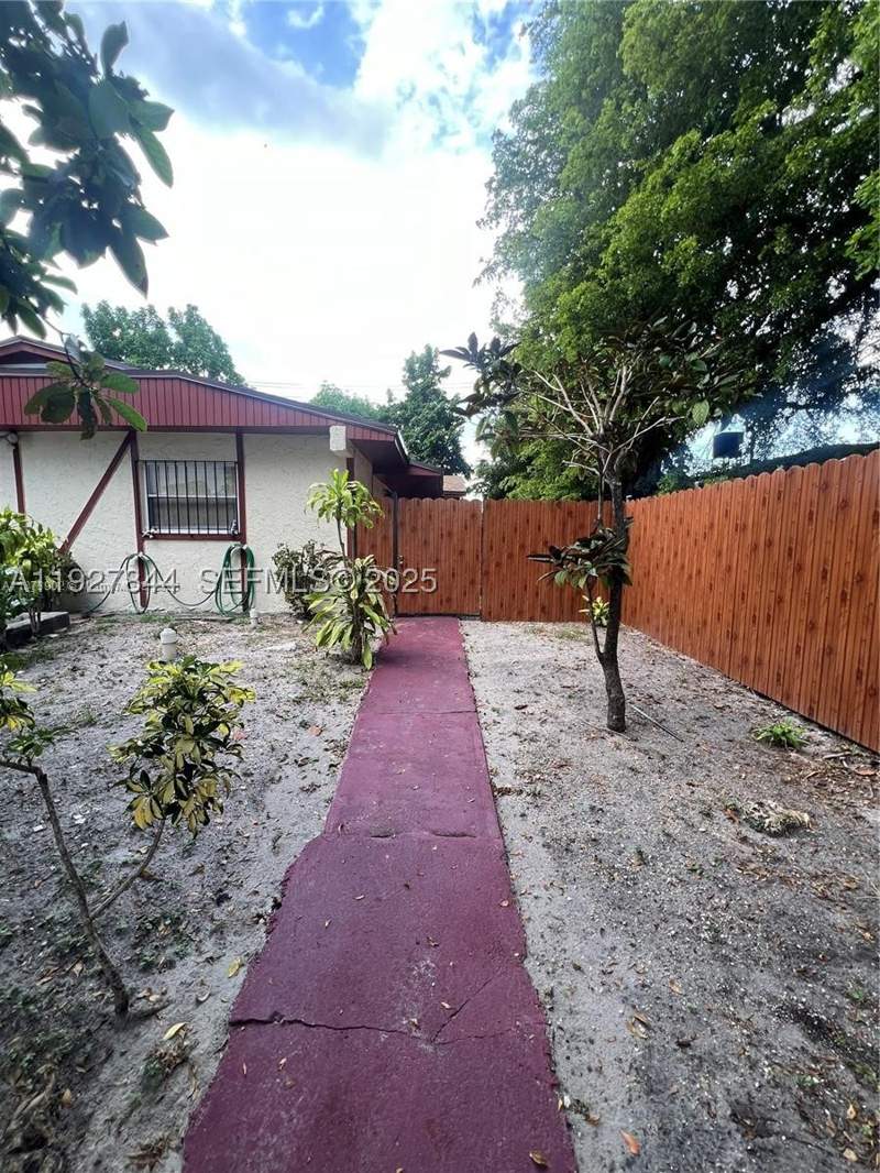 3 bedroom SingleFamilyResidence at 1581 NE 117 St, Biscayne Shores Unit 4, Miami — photo 4