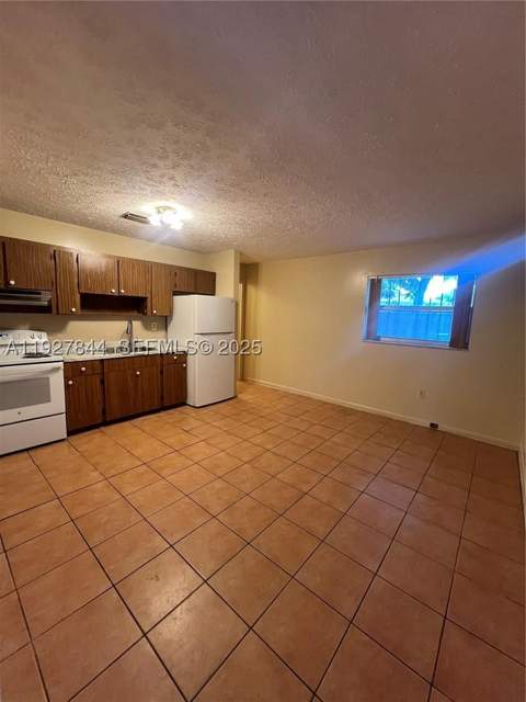 1581 NE 117 St, Miami FL - photo 6 of 29