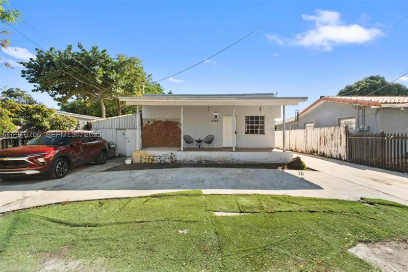 3 bedroom SingleFamilyResidence at 2262 NW 4th St, City Line Park Amd, Miami — photo 3