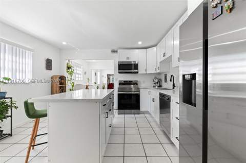 2262 NW 4th St, Miami FL - photo 7 of 30