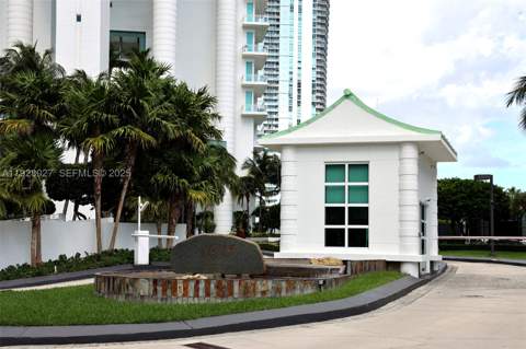 900 Brickell Key Blvd 2002, Miami FL - photo 22 of 28