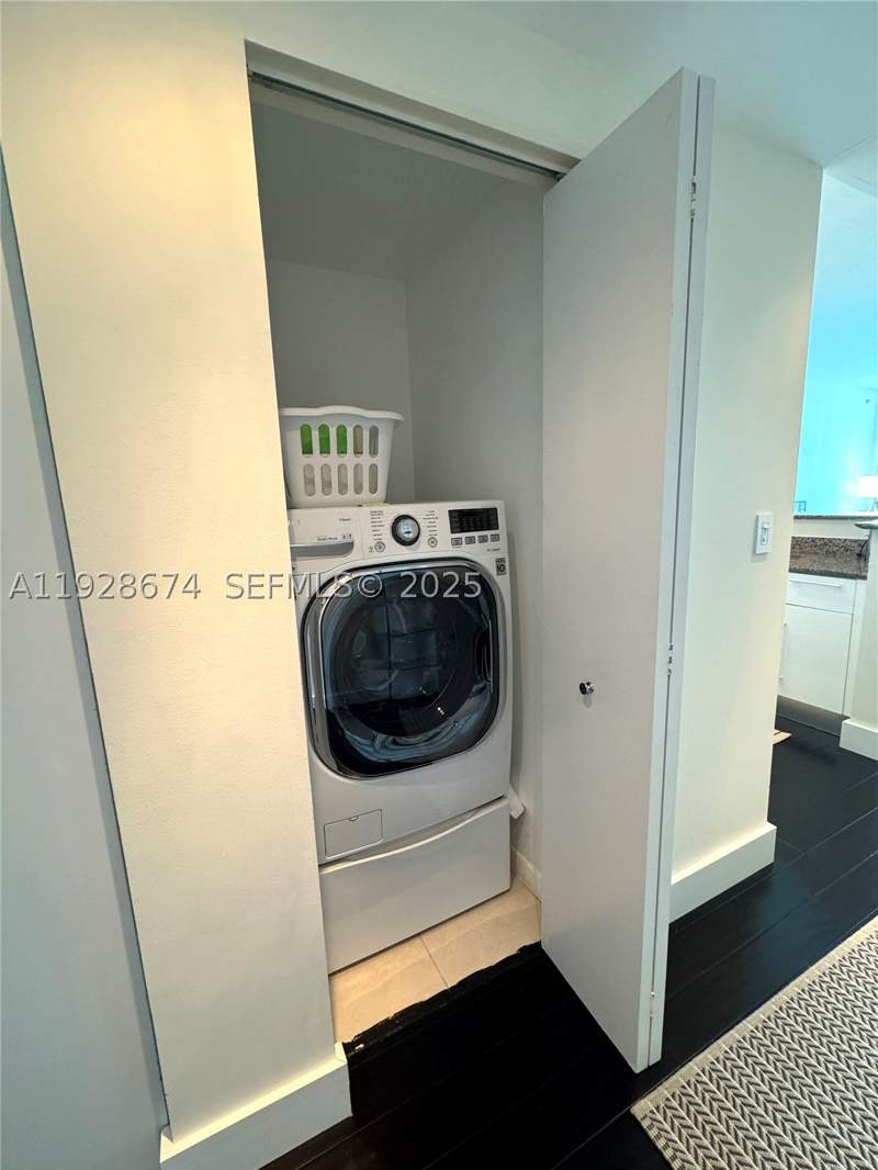 1 bedroom Condominium at 335 S Biscayne Blvd 2403, One Miami East Condo, Miami — photo 3