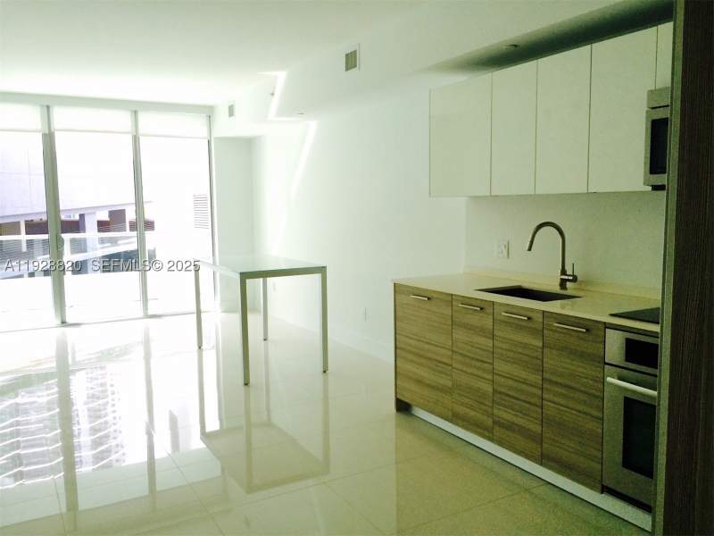 1 bedroom Condominium at 1300 Brickell Bay Dr 1100, Brickellhouse, Miami — photo 2