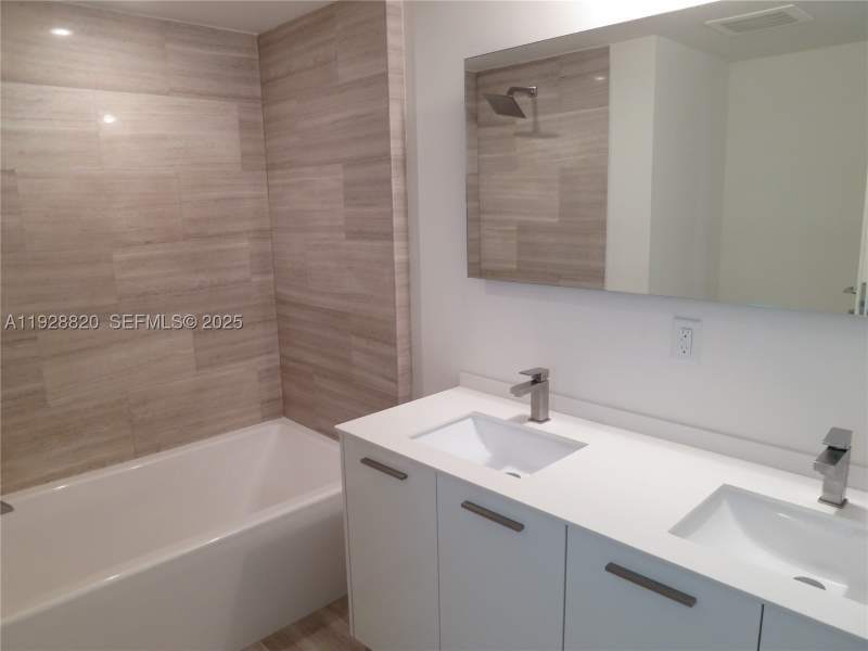 1 bedroom Condominium at 1300 Brickell Bay Dr 1100, Brickellhouse, Miami — photo 4