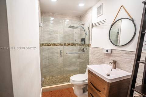 895 W 80th Pl, Hialeah FL - photo 11 of 15