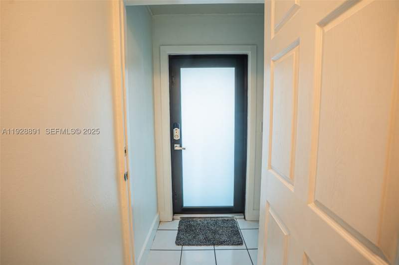 2 bedroom Townhouse at 895 W 80th Pl, Bradley Estates, Hialeah — photo 2