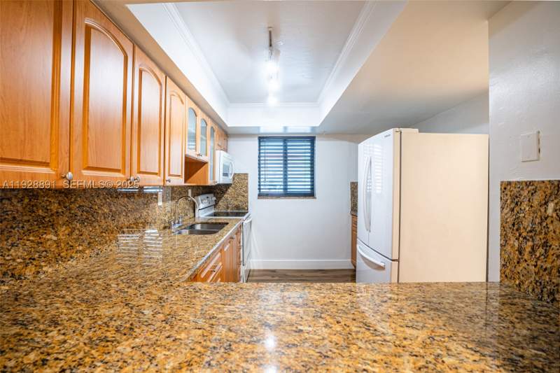 2 bedroom Townhouse at 895 W 80th Pl, Bradley Estates, Hialeah — photo 3