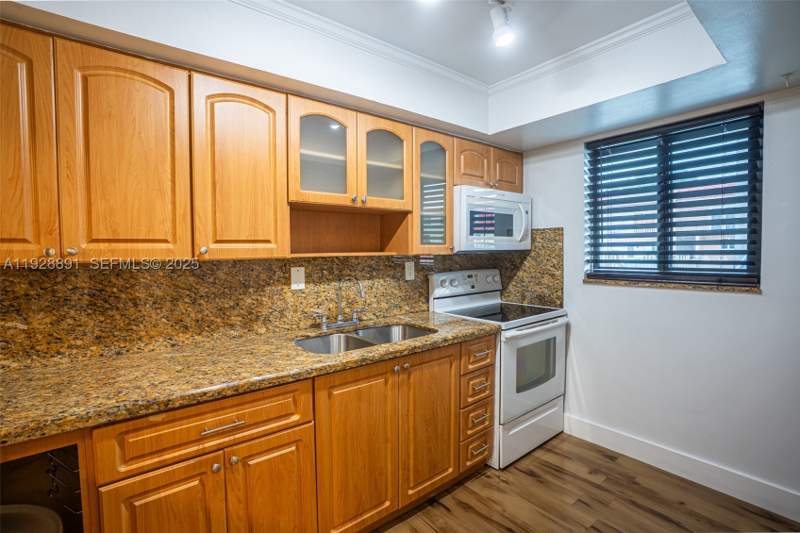 2 bedroom Townhouse at 895 W 80th Pl, Bradley Estates, Hialeah — photo 4