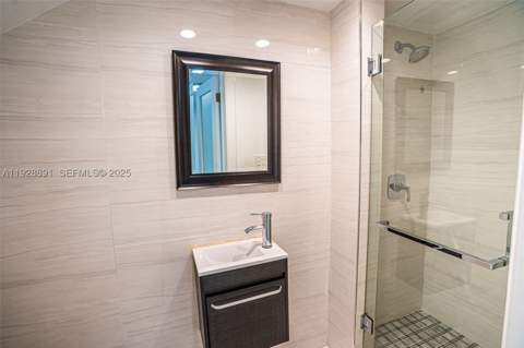 895 W 80th Pl, Hialeah FL - photo 8 of 15