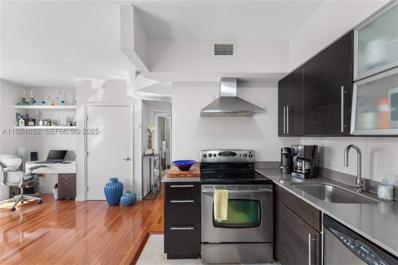 1 bedroom Condominium at 1330 West Ave 1712, The Waverly At South Beac, Miami Beach — photo 4